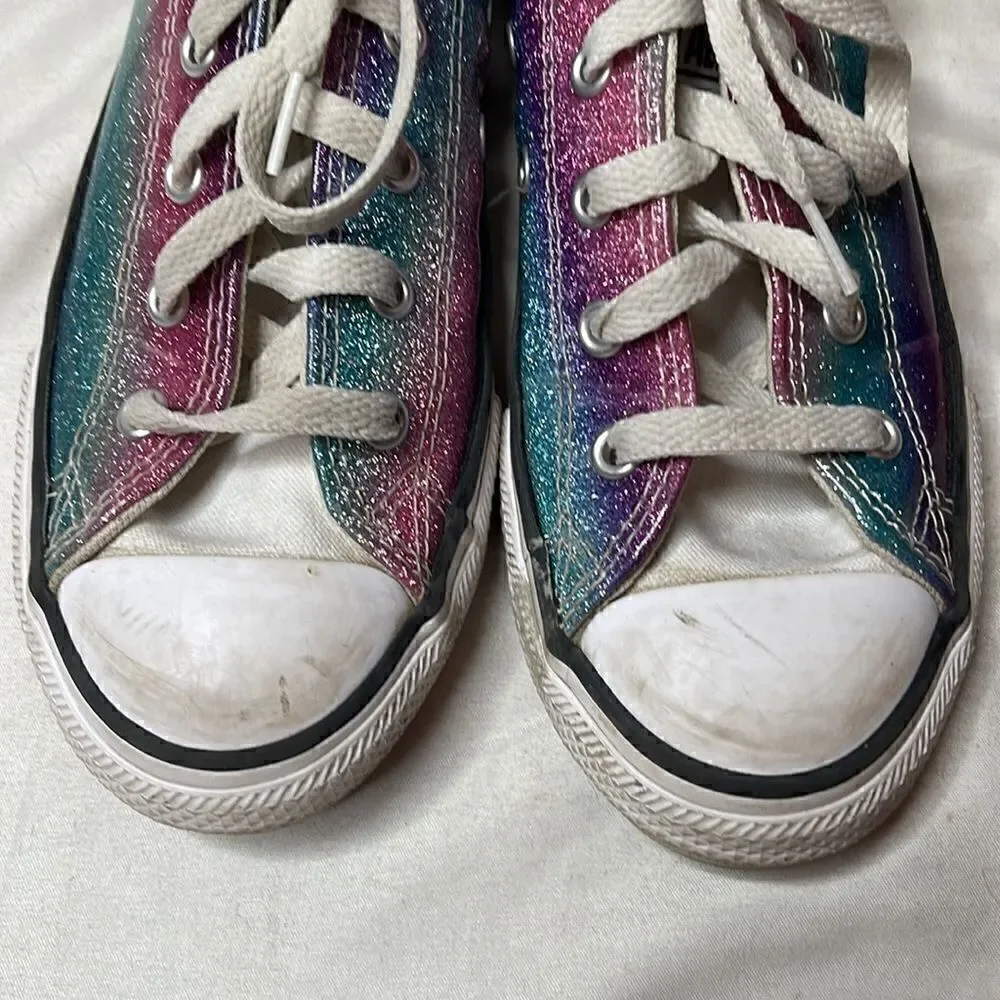Girl’s Converse All Star Low Top Sparkle Sneakers. Size 2.